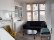 Spacious 1 Bed Flat overlooking High Street