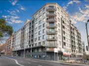 Spacious 1 Bed in Bauhaus, walk to CBD & darling harbor
