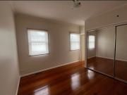 Spacious 1 Bedroom Apartment with 2 Car Parks in Prime...