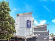 Spacious 1 Bedroom Apartment with Separate Study in...