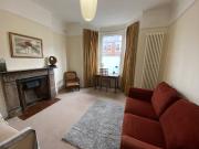Spacious 1 Bedroom Garden Flat, 5 mins to station
