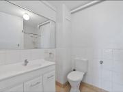 Spacious 1 Bedroom Unit in Prime Location