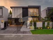 Spacious 1 kanal home with state of the art design!