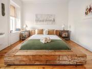 Spacious 1BR Flat in the Heart of Montral Has an Apartment
