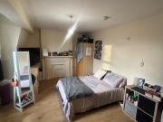 Spacious 2/3 Bed Flat with Balcony – Green Lanes