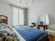 Spacious 250 m² apartment for 10 people