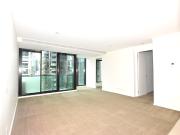 Spacious 2 Bed 2 Bath 1 Carpark Modern Apartment in CBD