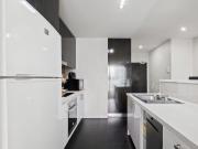 SPACIOUS 2 BED APARTMENT IN KANGAROO POINT