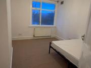Spacious 2 Bed Flat – E12 – £2200