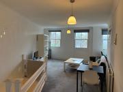 Spacious 2 Bed Flat – Ideal for Couple – Parking