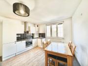 Spacious 2 Bed Flat with a Small Courtyard in SW2