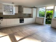 Spacious 2 Bed Ground Floor Flat with Private Gard