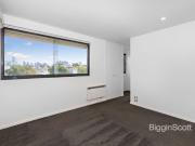 Spacious 2 Bed + Study in Coveted Richmond Hill Location