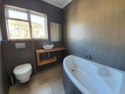 Spacious 2 Bedroom Apartment / Flat to Rent in Three...