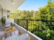 Spacious 2 Bedroom Apartment in Leafy Location