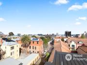 Spacious 2 Bedroom Apartment in Prime St Kilda Location...