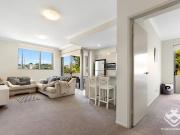 Spacious 2 Bedroom Apartment in Quiet Boutique Complex...