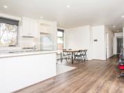 Spacious 2 Bedroom Apartment Near Deakin University