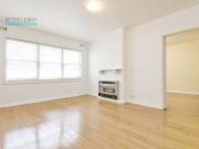 Spacious 2 Bedroom Apartment Opposite Albert Park Lake