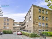 Spacious 2 Bedroom Apartment Opposite Albert Park Lake