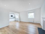 Spacious 2 bedroom apartment with a balcony to rent...