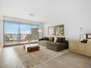 Spacious 2 Bedroom Apartment with City Views Prime...