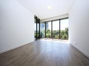 Spacious 2 Bedroom apartment with Study