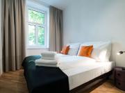 Spacious 2 Bedroom Retreat in Tranquil Alleyway right in...