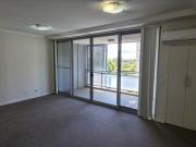 Spacious 2 bedroom unit across from Rockdale Plaza