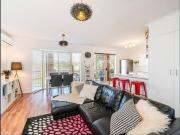 Spacious 2 bedroom unit in Excellent Location