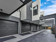 Spacious 2 Bedroom Unit in Prime Reservoir Location