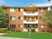 SPACIOUS 2 BEDROOM UNIT WITH DOUBLE LOCK UP GARAGE