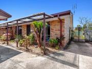 Spacious 2 Bedroom Villa ! Perfect proximity to beach...