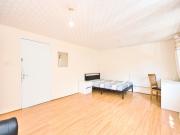 Spacious 3/4 bed flat in Mile End London E3