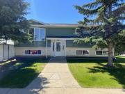 Spacious 3 Bed/1.5 Bath Main Floor | Pet Friendly| Huge...