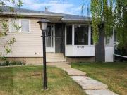 Spacious 3 bed 2 bath house Fenced yard w Deck Lots of...