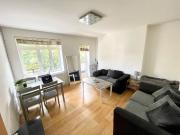 Spacious 3 Bed Flat in the heart of Clapham Park