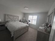 Spacious 3 Bed Townhouse w/ Double Garage