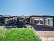 Spacious 3 Bedroom, 2 Bathroom Apartment with 2 Car Bays...