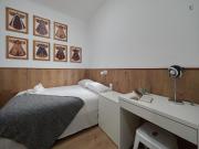 Spacious 3 bedroom apartment in Barcelona close to...