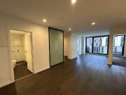 Spacious 3 Bedroom 2 bathroom 1 carpark Apartment in...