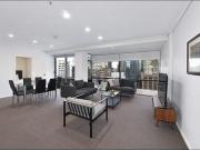 Spacious 3 Bedroom Art Deco Apartment with CBD Skyline...