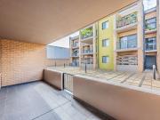 Spacious 3 bedroom Townhouse Apartment, located on quiet... Spacious 3 bedroom Townhouse Apartment, located on quiet...