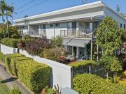 Spacious 3 Bedroom Townhouse With Grassed Courtyard Spacious 3 Bedroom Townhouse With Grassed Courtyard