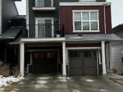 Spacious, 3 Bedroom, 3.5 bath, END UNIt, AC, stunning...