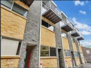 Spacious 3 Level Townhouse in the CBD with 3 Bedrooms 1...