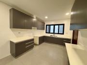 Spacious 3 Storey Gem: 5 Ensuite Bedrooms in Teachers...