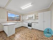 Spacious 4 Bed Townhouse in Vermont South