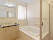 Spacious 4 Bedroom Family Home in Munno Para West Double...