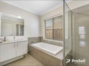 Spacious 4 bedroom Family Home in popular Highgrove Estate